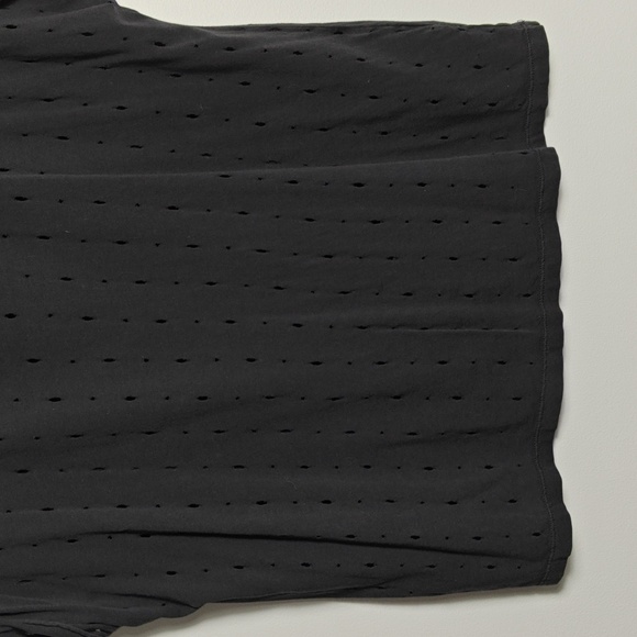 SIS SIS Anthropologie Black Cut Out Rolled Sleeve Top Size Large - Picture 5 of 14